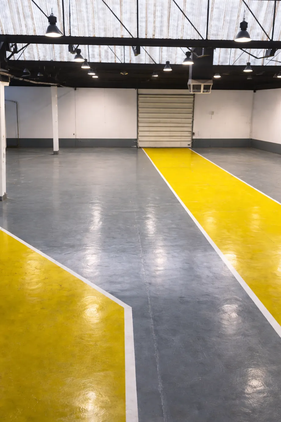 azerkaT nave diafana climatizada de 2000 m2 para montajes y sets de grabacion